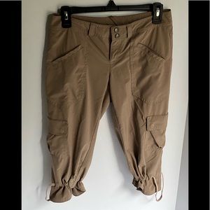 Athleta tan capri super cute!